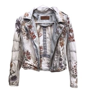 Blank NYC embroidered jean jacket size Large.